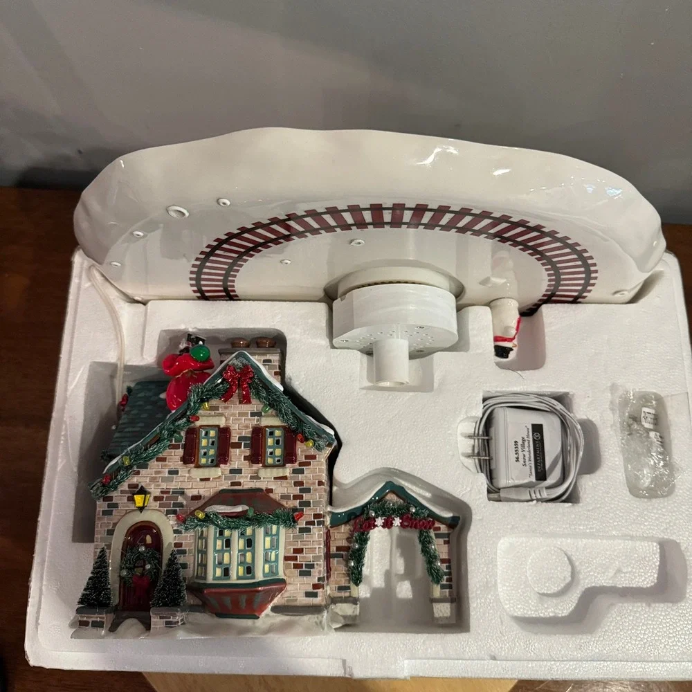 Department 56 Santa's Wonderland House Snow Village Christmas Lane 55359 in Box
